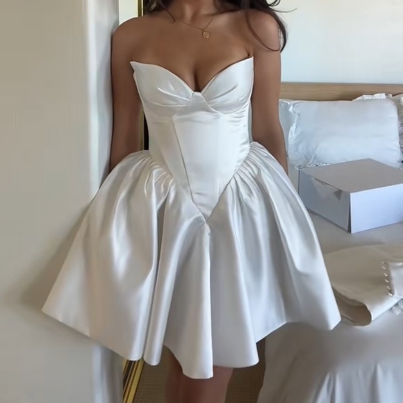 Elegant Strapless White Dress - Picture 1 of 5